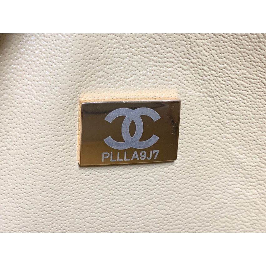 Medium Ch**el Classic Handbag in Grained Leather