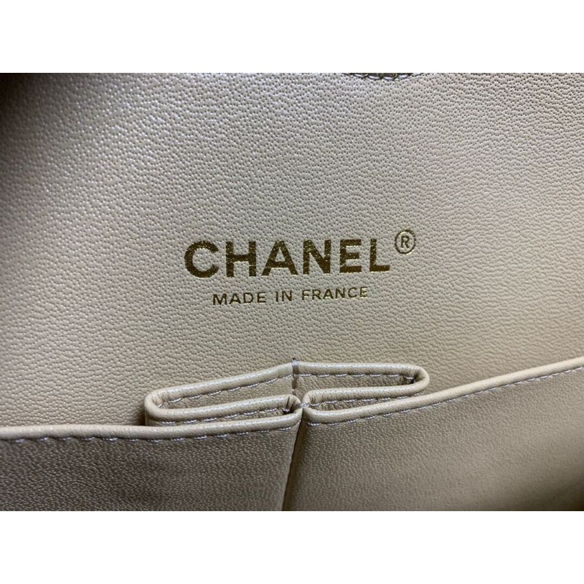 Medium Ch**el Classic Handbag in Grained Leather
