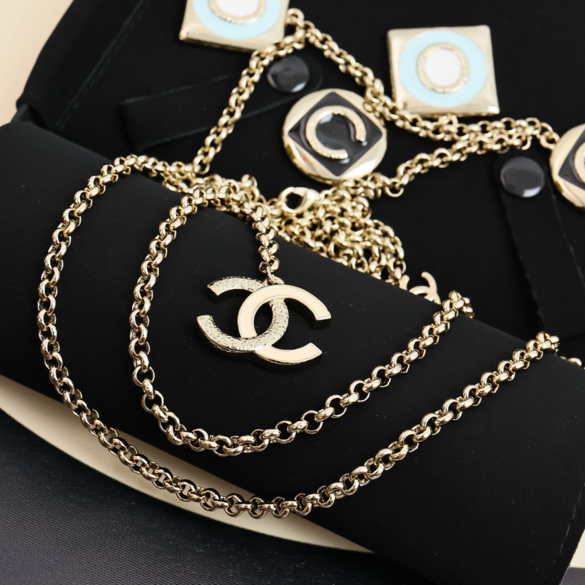 Ch**el Chain belt