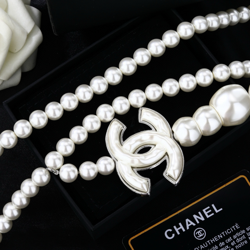 Ch**el Chain belt