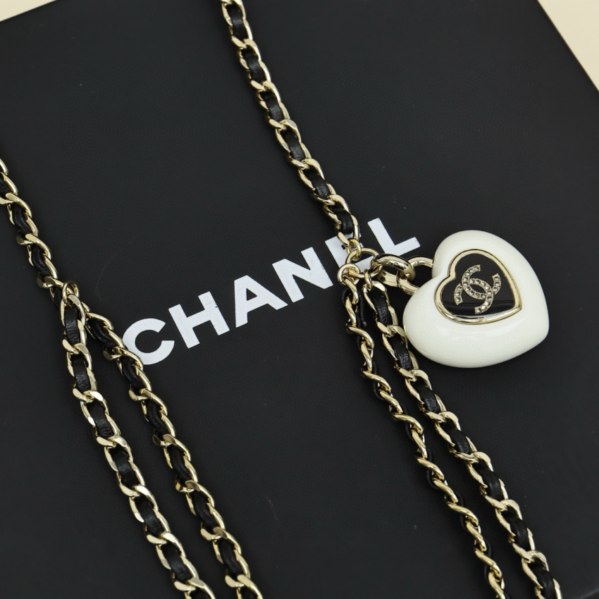 Ch**el Chain belt