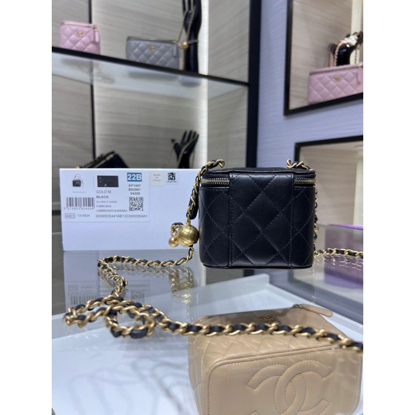 Ch**el Clutch with Chain