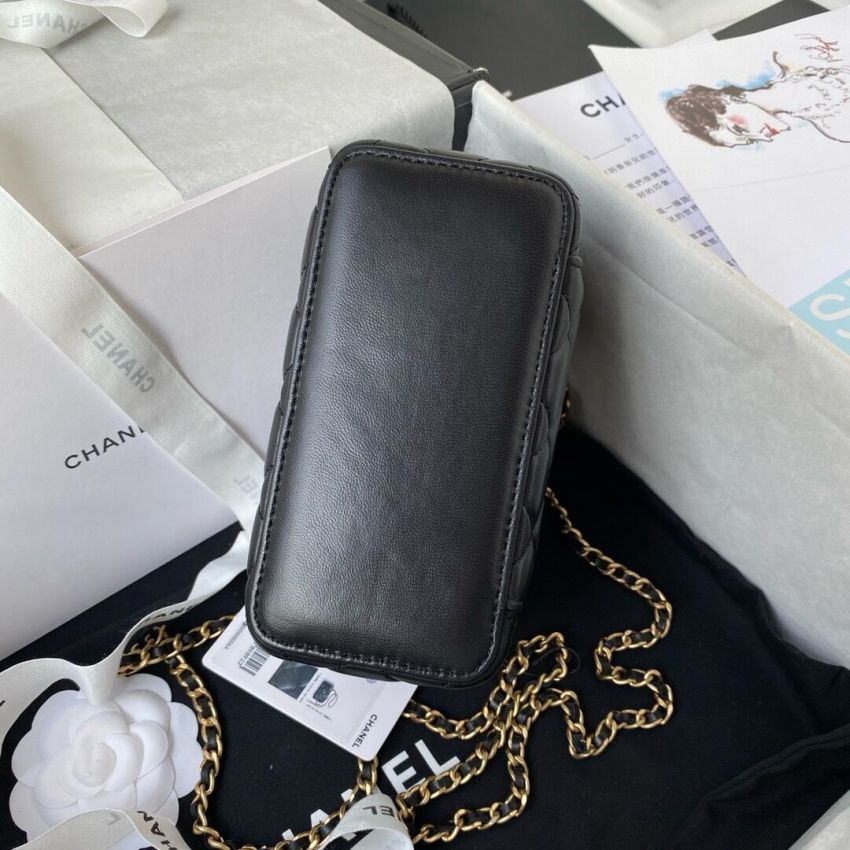 Ch**el Clutch with Chain