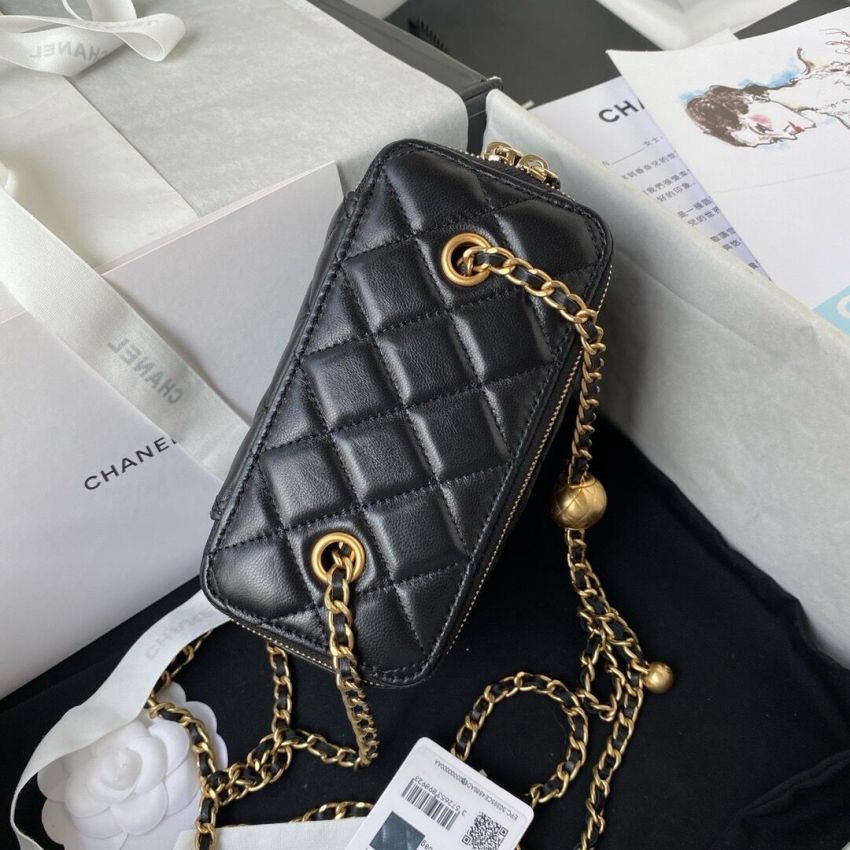 Ch**el Clutch with Chain