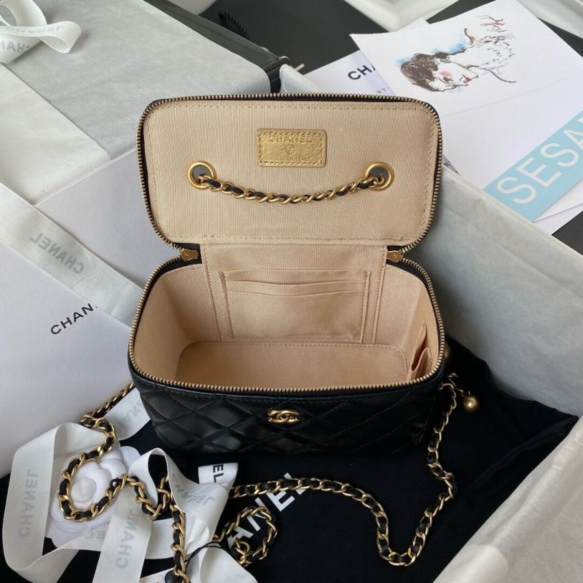 Ch**el Clutch with Chain