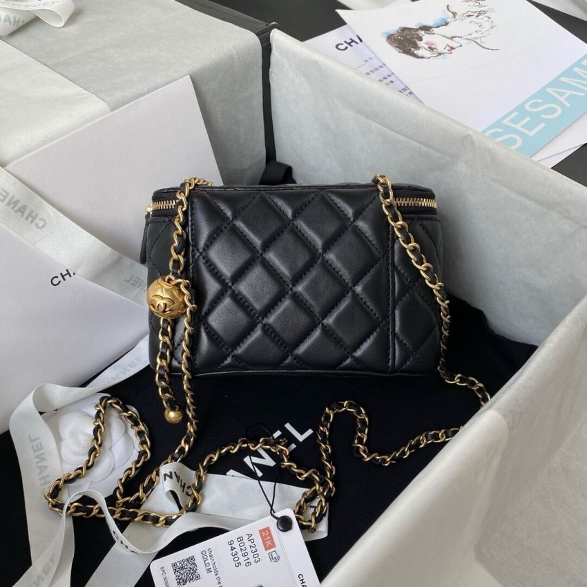 Ch**el Clutch with Chain
