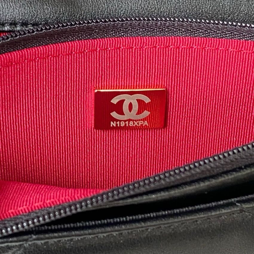 Ch**el 19 Wallet on Chain