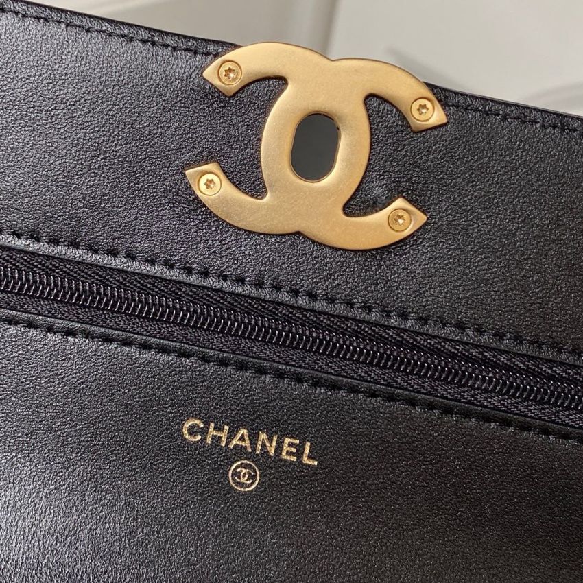 Ch**el 19 Wallet on Chain