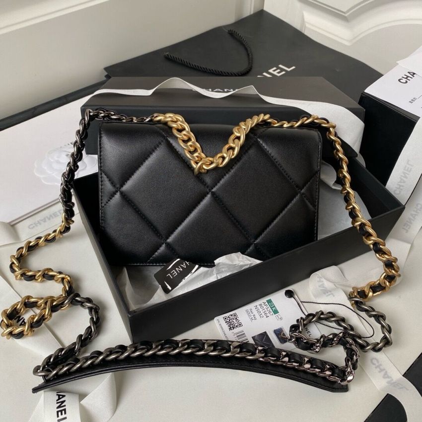 Ch**el 19 Wallet on Chain