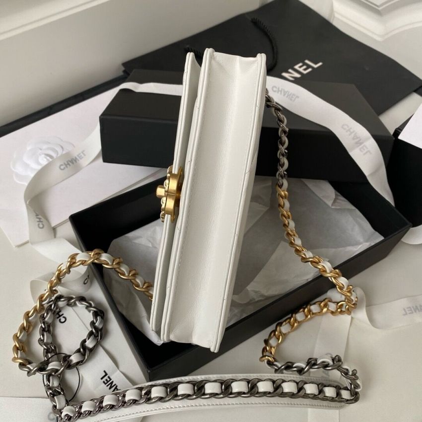 Ch**el 19 Wallet on Chain