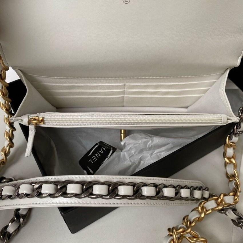 Ch**el 19 Wallet on Chain