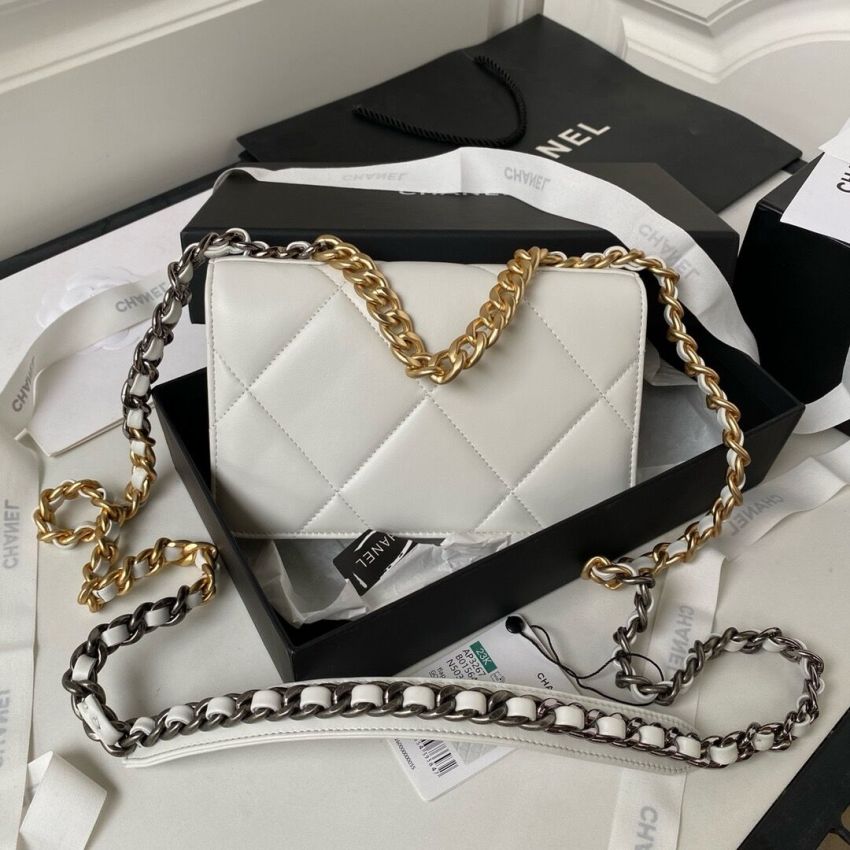 Ch**el 19 Wallet on Chain