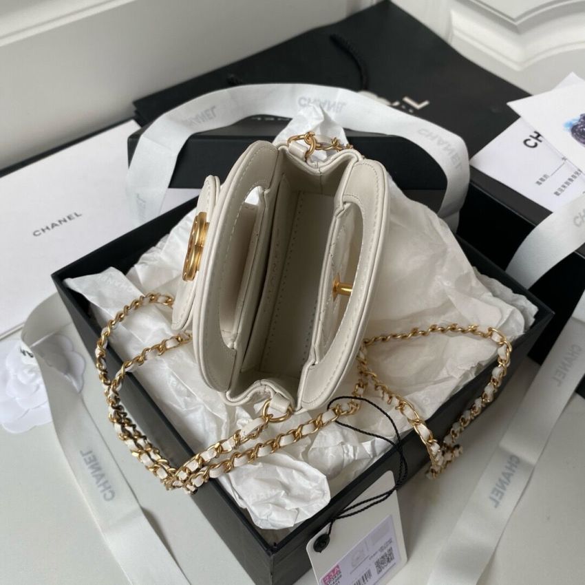 Ch**el Clutch with Chain