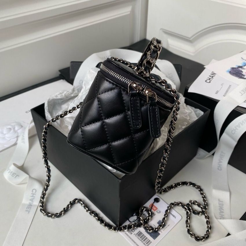 Ch**el Clutch with Chain