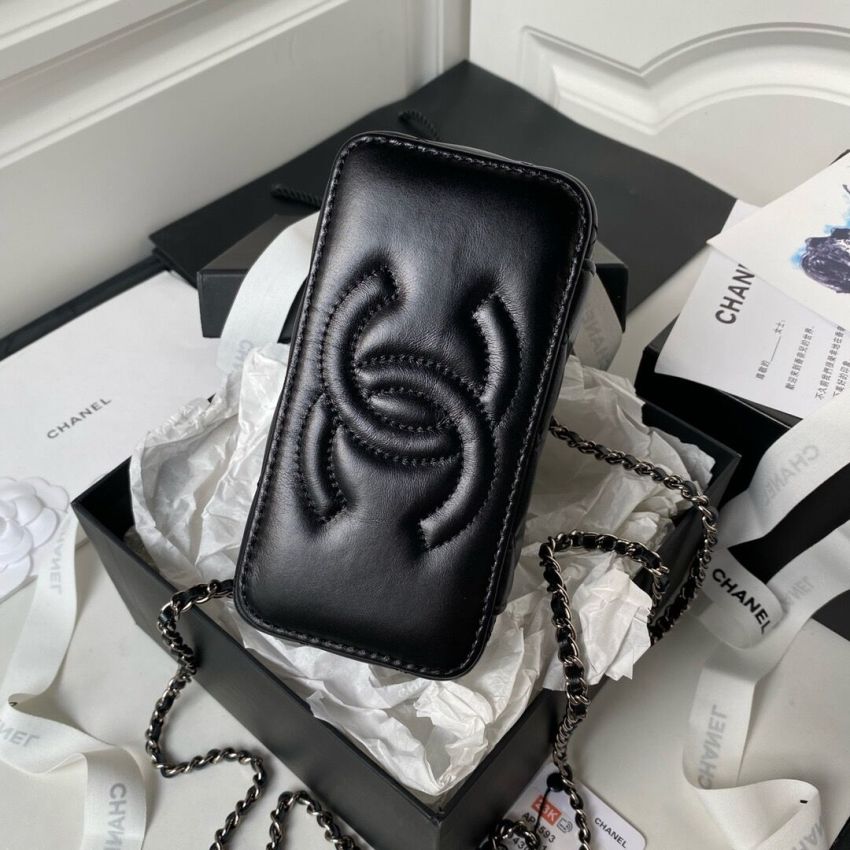 Ch**el Clutch with Chain