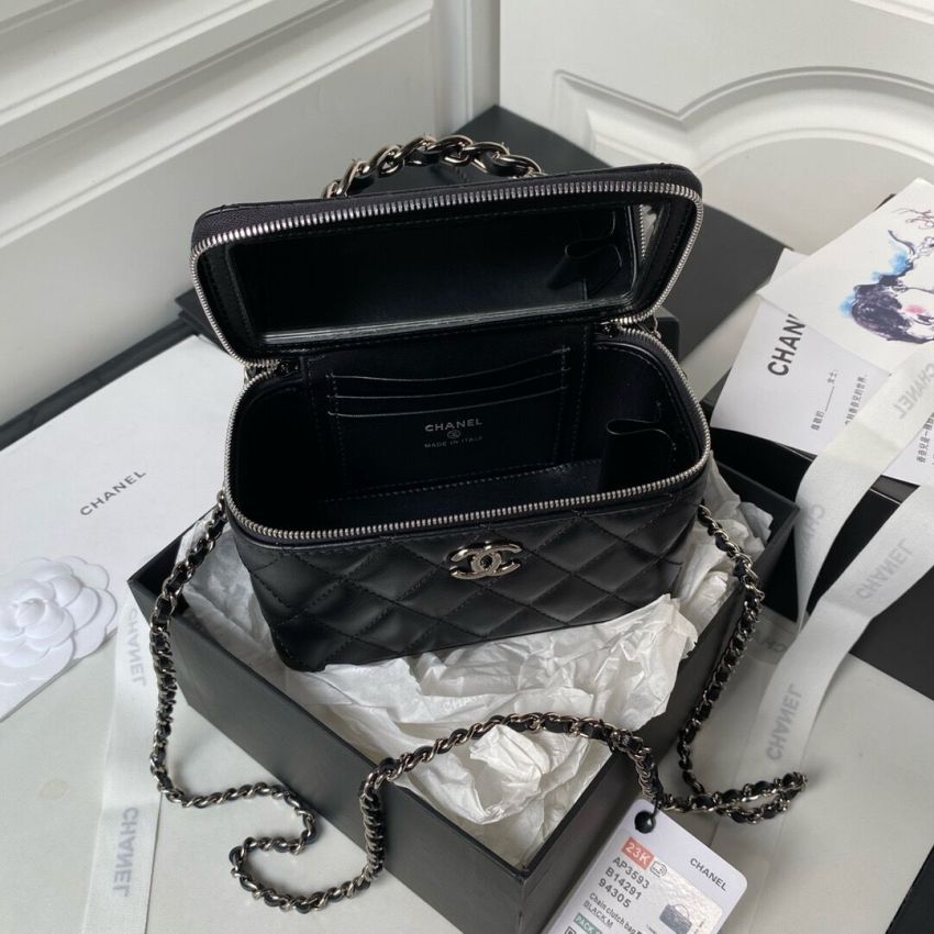 Ch**el Clutch with Chain