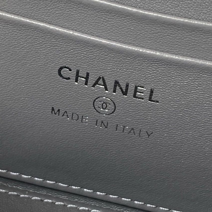 Ch**el Clutch with Chain