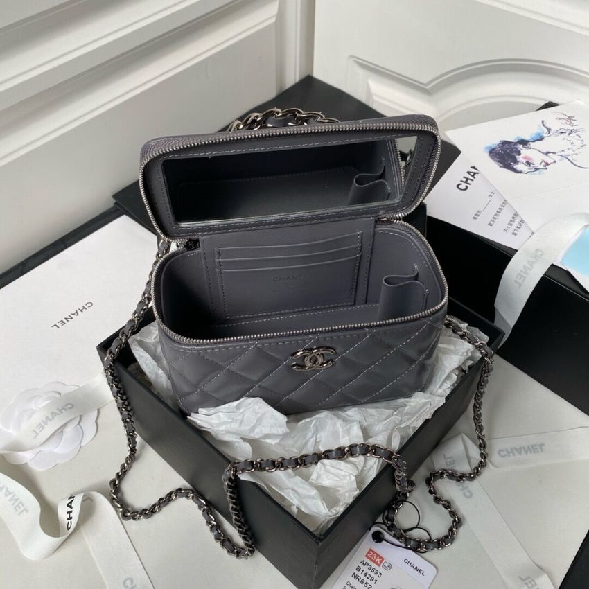 Ch**el Clutch with Chain