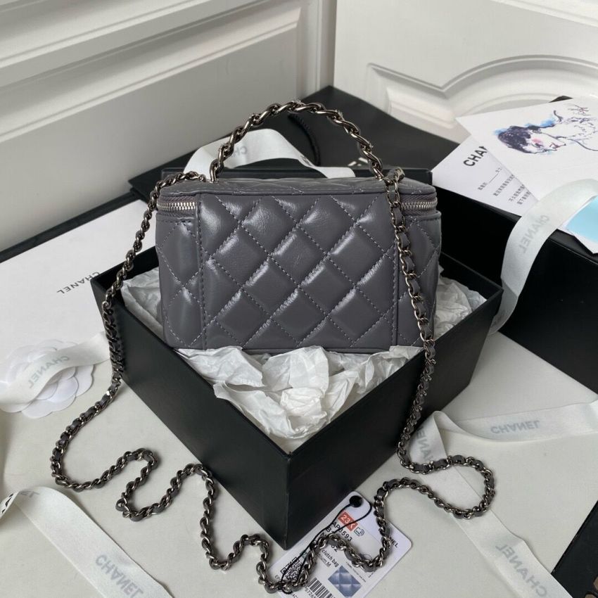 Ch**el Clutch with Chain
