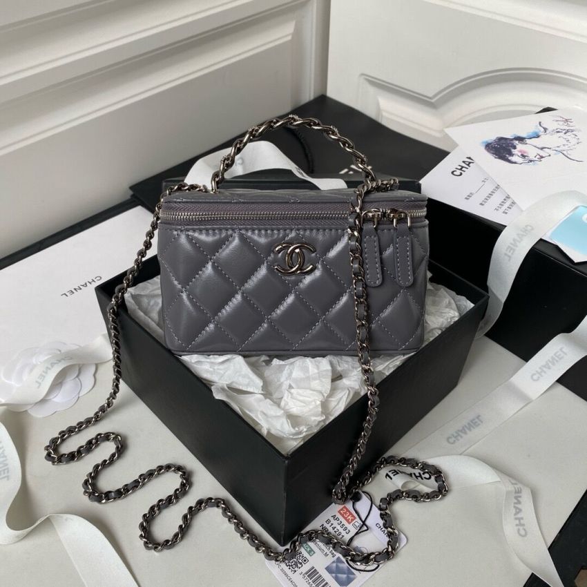 Ch**el Clutch with Chain