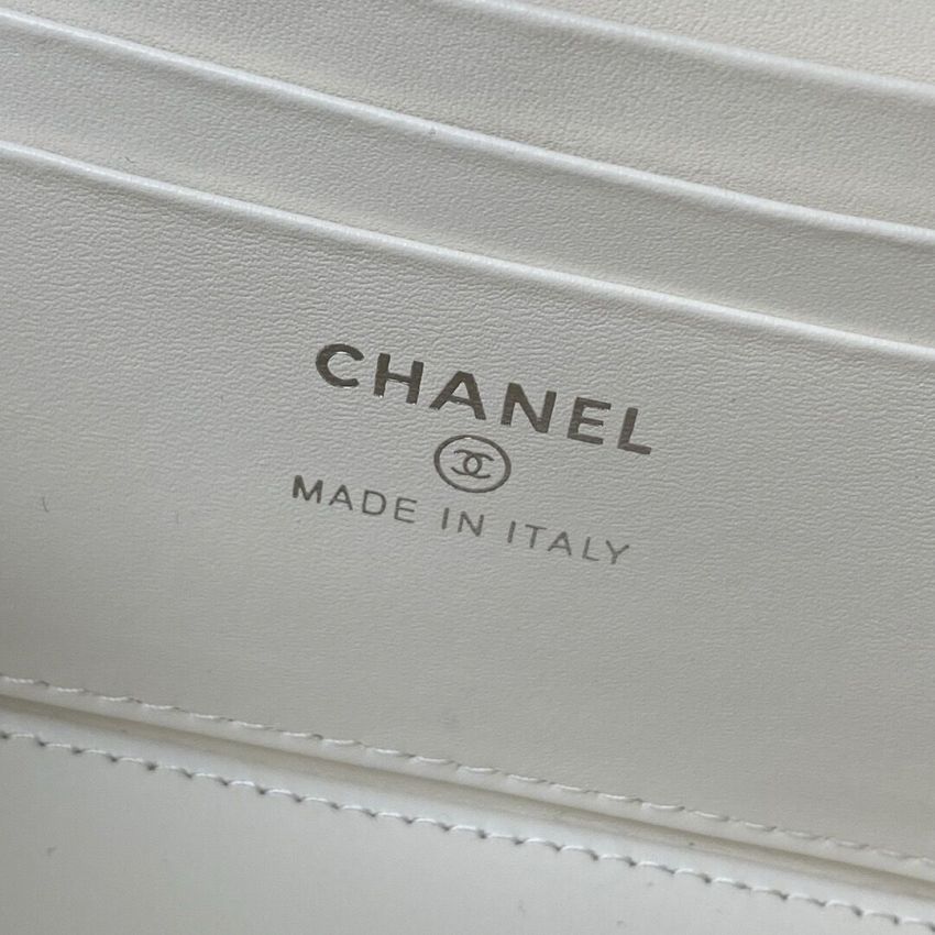 Ch**el Clutch with Chain