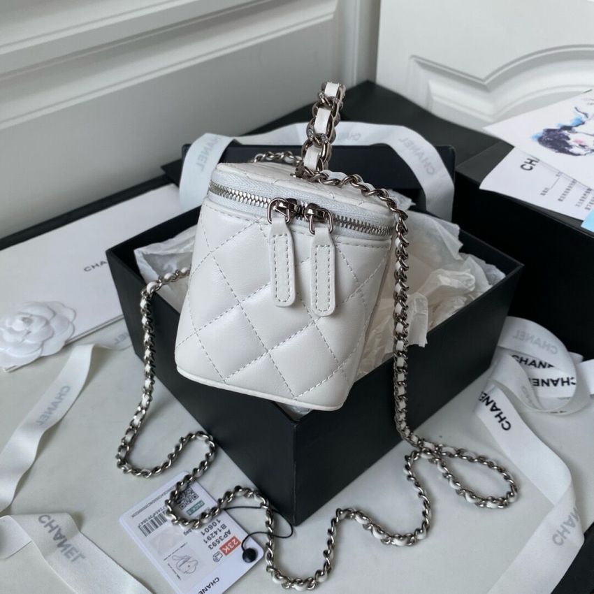 Ch**el Clutch with Chain