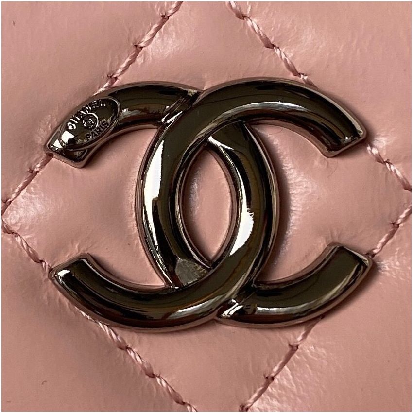 Ch**el Clutch with Chain