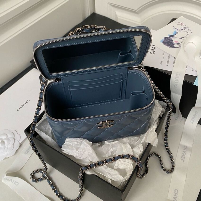 Ch**el Clutch with Chain