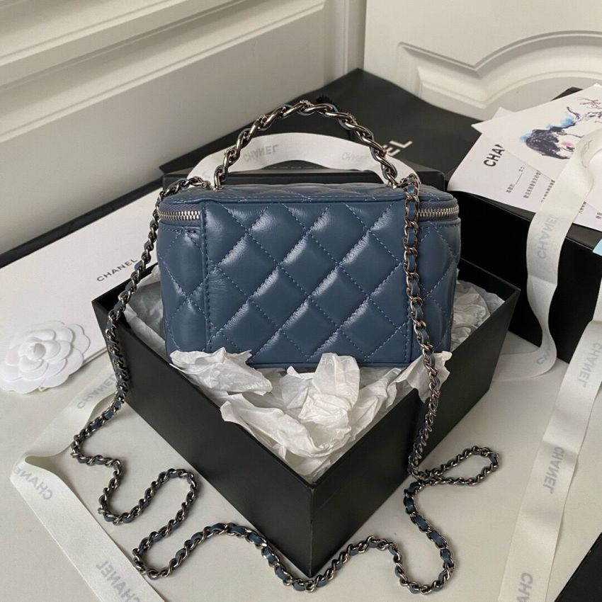 Ch**el Clutch with Chain