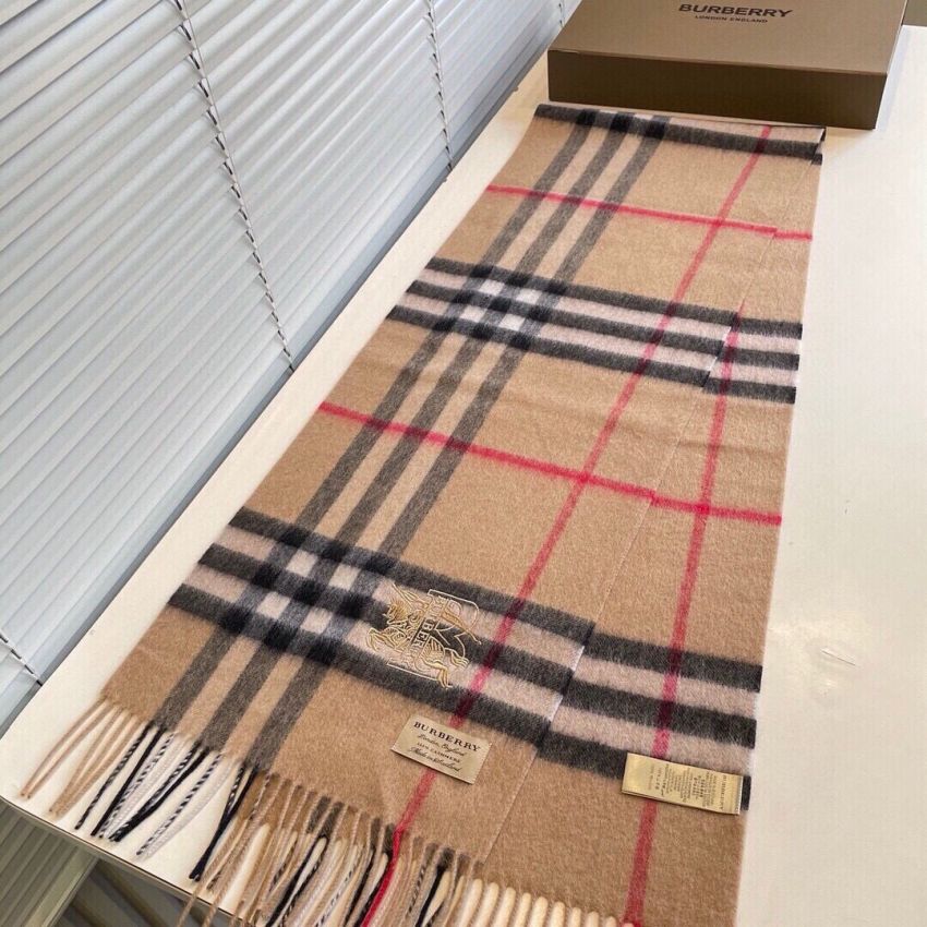 Buerberry Classic Check Cashmere scarf