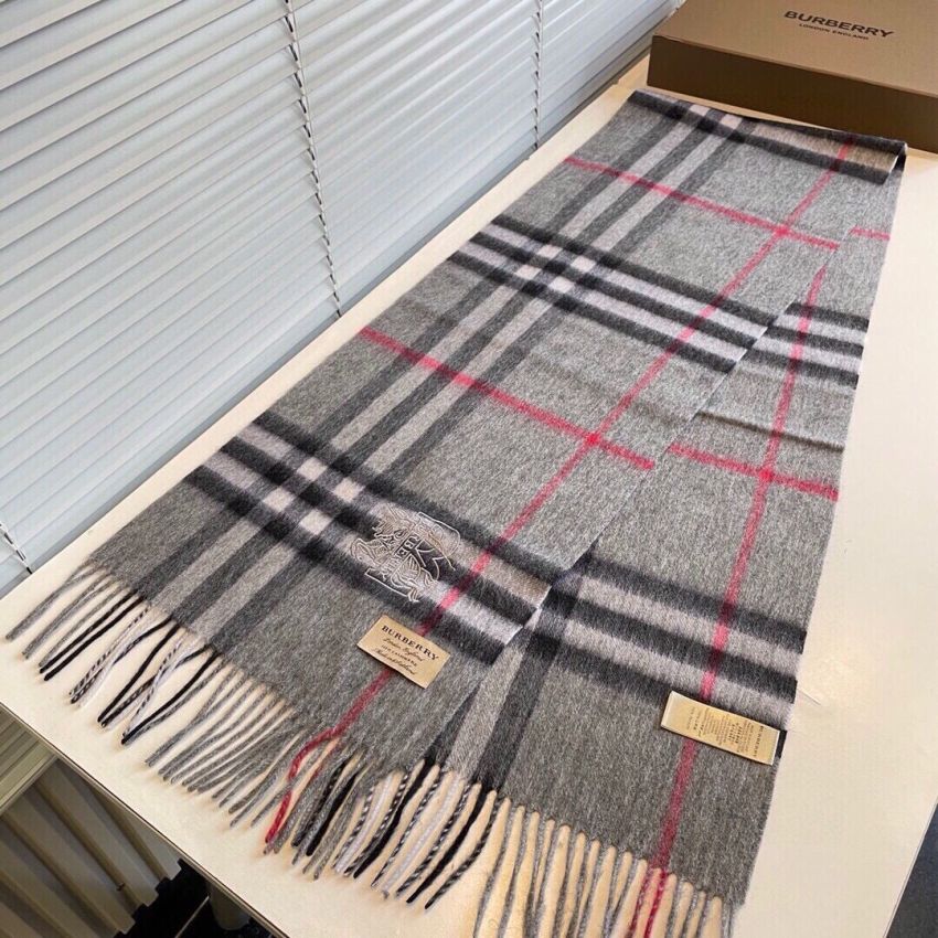 Buerberry Classic Check Cashmere scarf
