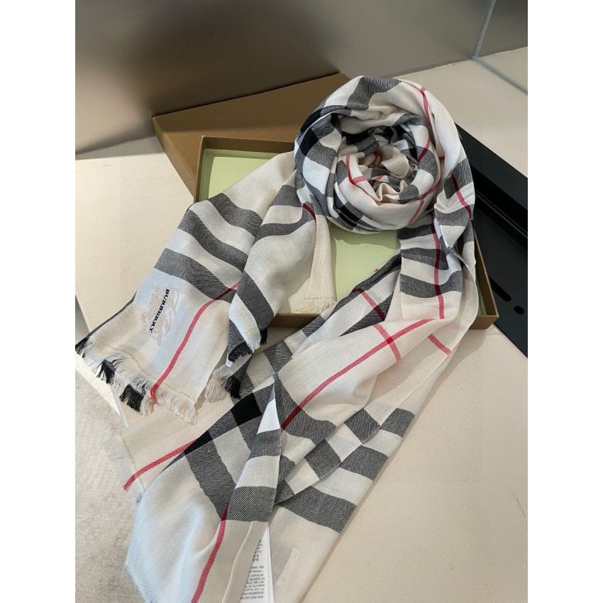 Buerberry Light-weight cashmere scarf
