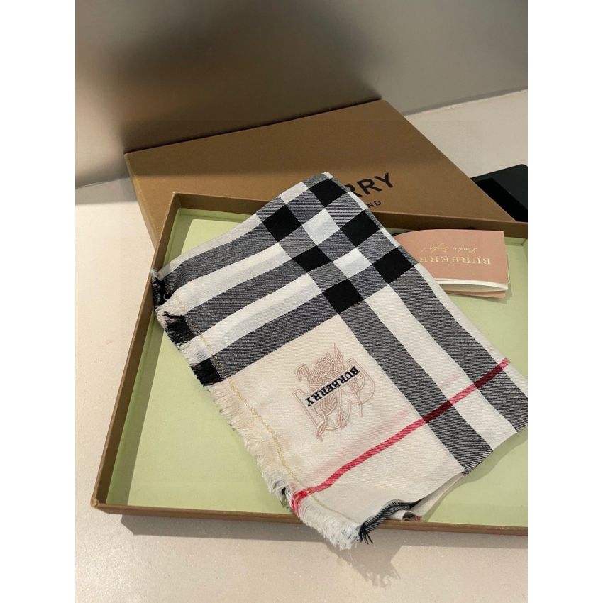 Buerberry Light-weight cashmere scarf