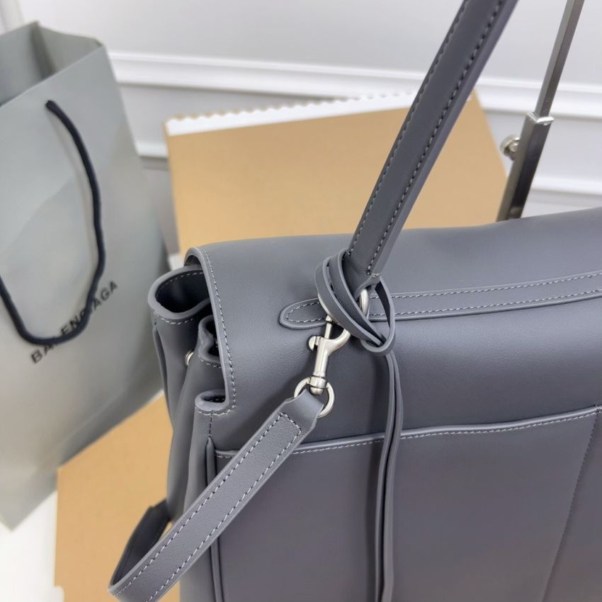Ba1en*iaga Rodeo Large Handbag- Grey