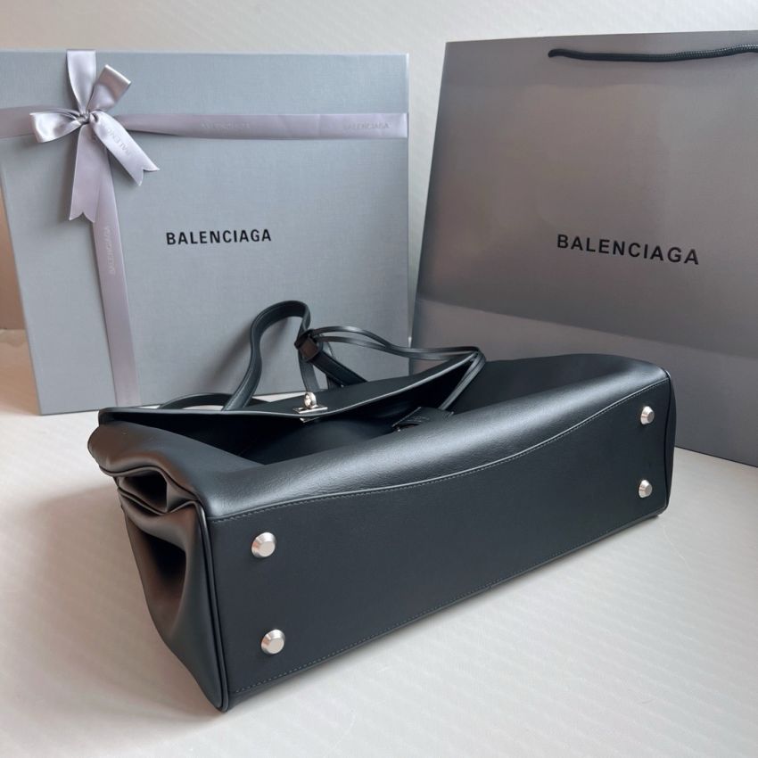 Ba1en*iaga Rodeo Large Handbag- Black