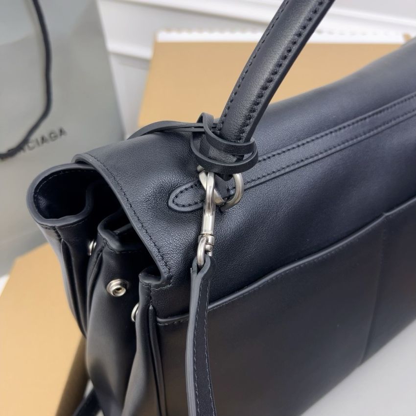 Ba1en*iaga Rodeo Medium Handbag in Black