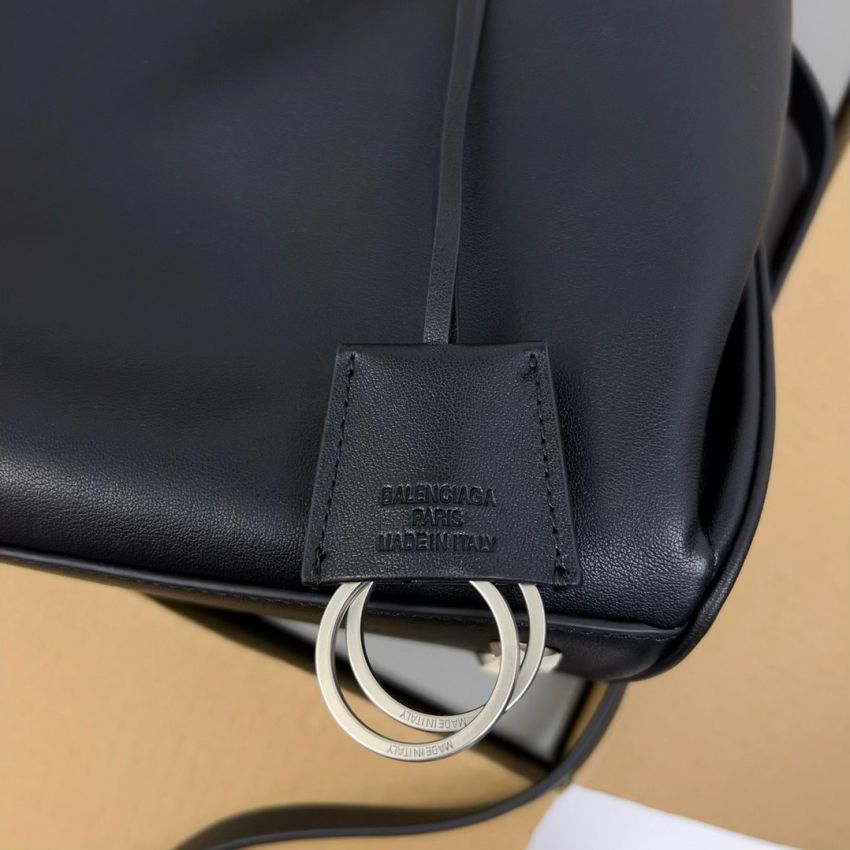 Ba1en*iaga Rodeo Medium Handbag in Black