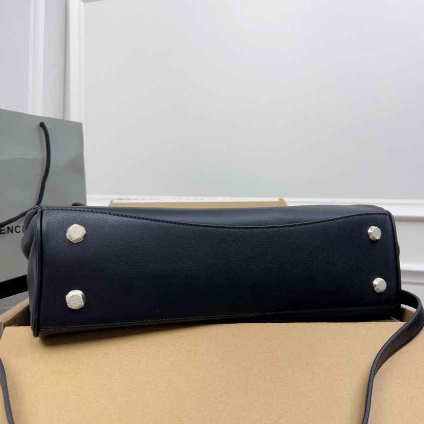 Ba1en*iaga Rodeo Medium Handbag in Black