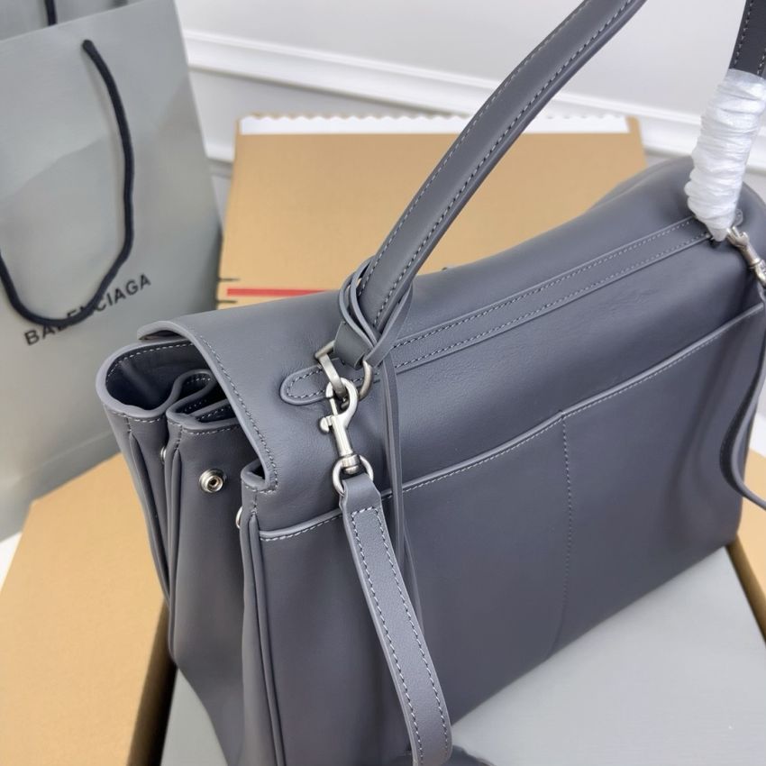 Ba1en*iaga Rodeo Medium Handbag in Grey