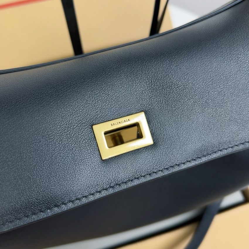 Ba1en*iaga Rodeo Medium Handbag in Black