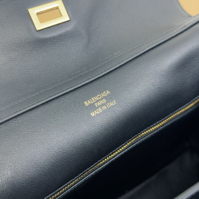 Ba1en*iaga Rodeo Medium Handbag in Black