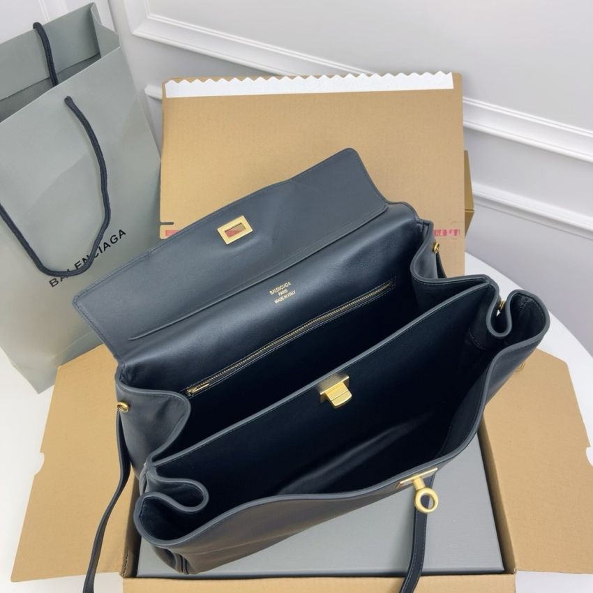 Ba1en*iaga Rodeo Medium Handbag in Black