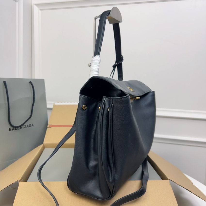 Ba1en*iaga Rodeo Medium Handbag in Black