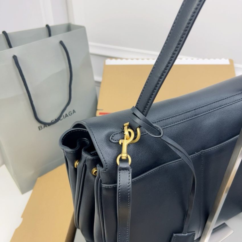 Ba1en*iaga Rodeo Medium Handbag in Black