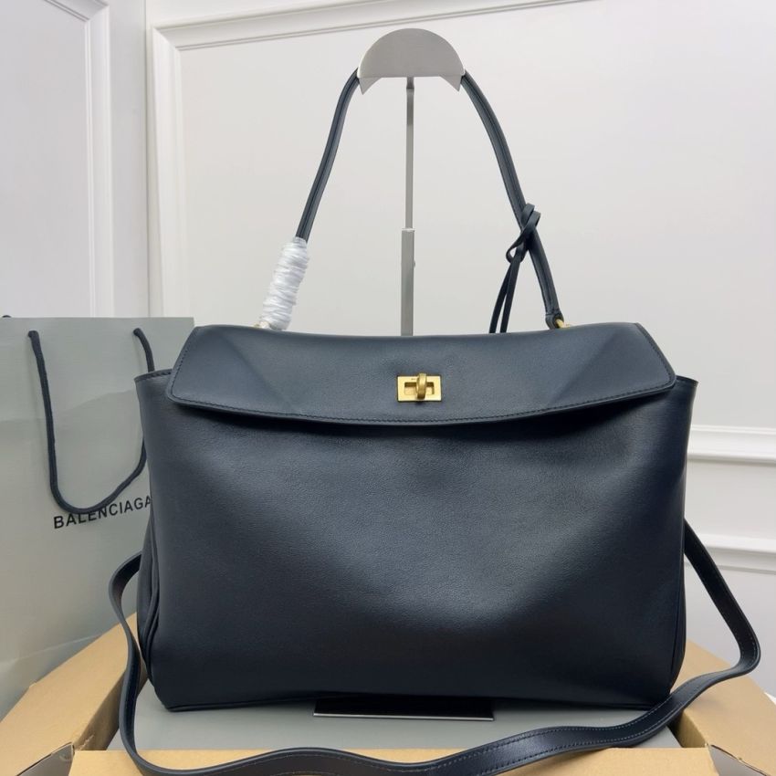 Ba1en*iaga Rodeo Medium Handbag in Black