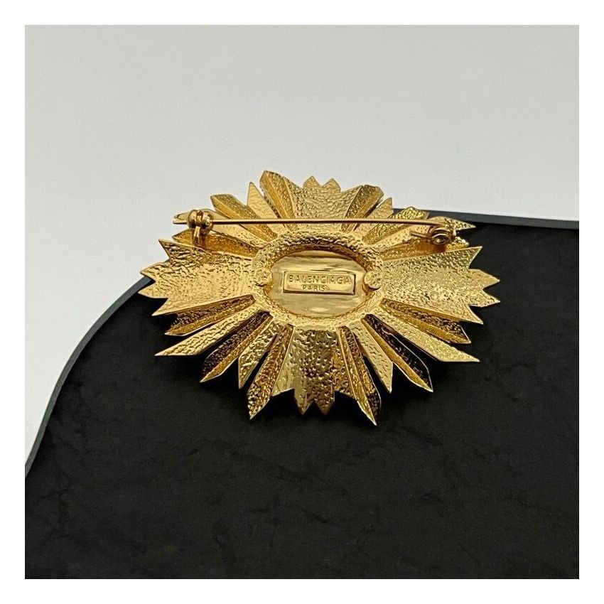 Ba1en*iaga Brooch