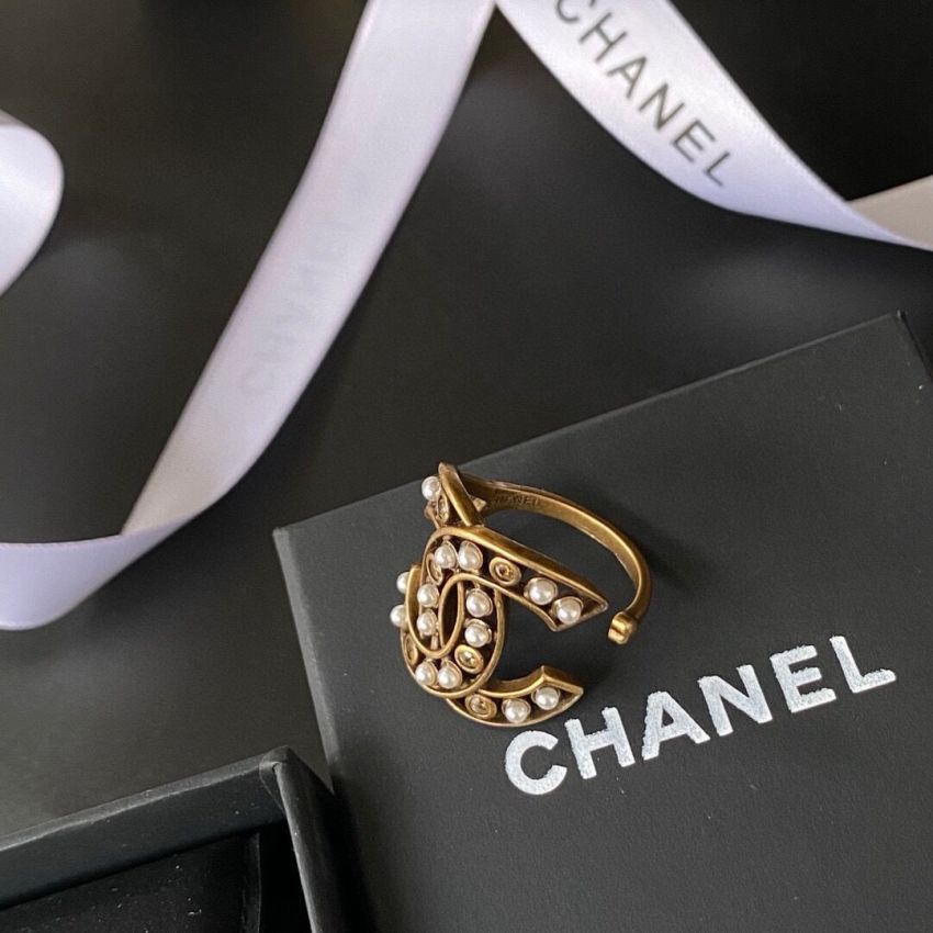 Ch**el Ring