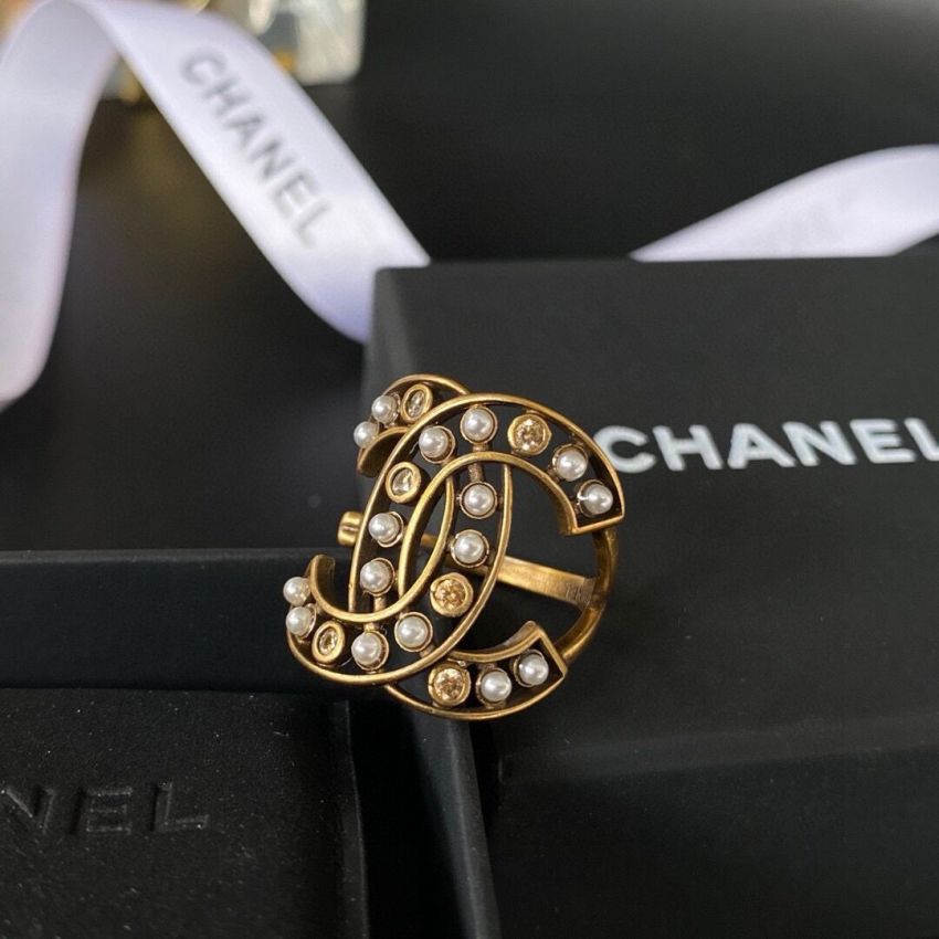 Ch**el Ring