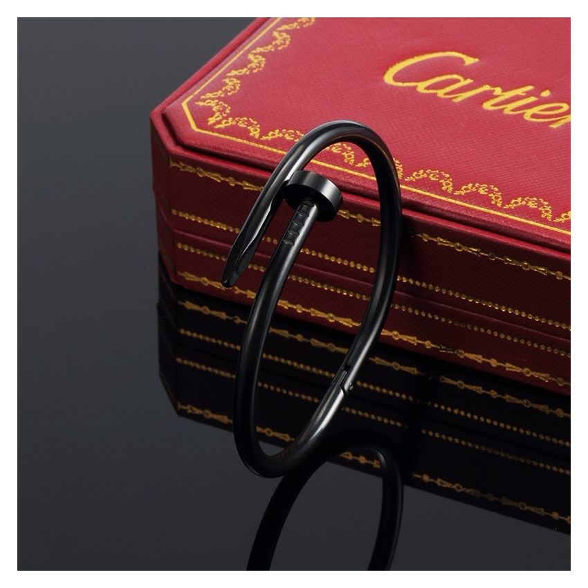 Ca*t1er bangle
