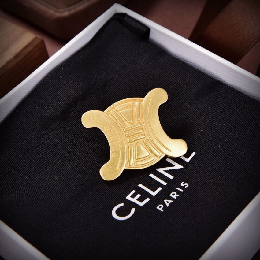 Ce1i*e Brooch